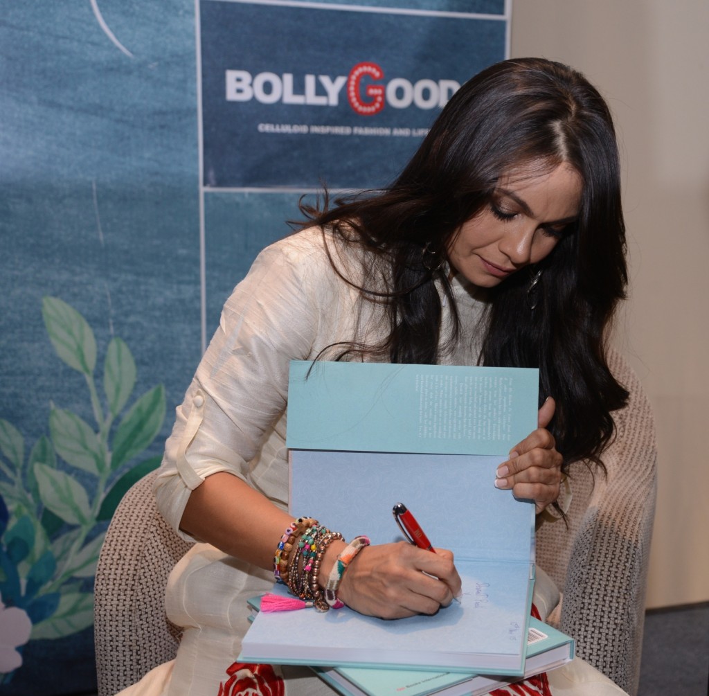 Maria Goretti signing the book