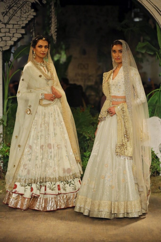 SUNEHRI KOTHI BY ANJU AT INDIA COUTURE WEEK 2017 (13)