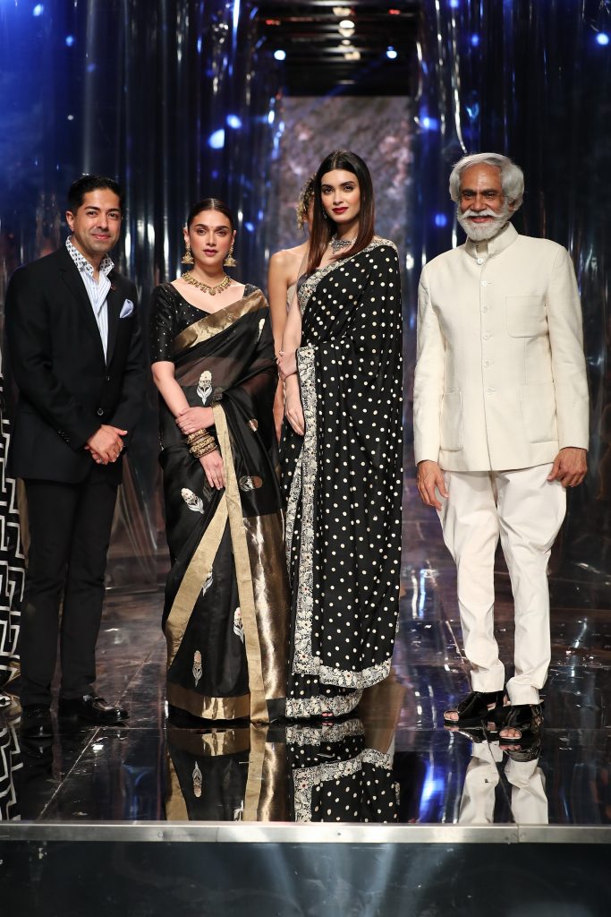 (L-R) Nitin Passi, Aditi Rao Hydari, Diana Penty and Sunil Sethi at FDCI LMIFW The Grand finale #sixyardsof